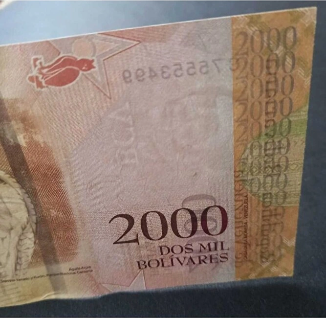 Escoines 3996368f022bbd9157 Venezuela 2000 Bolivar Çil