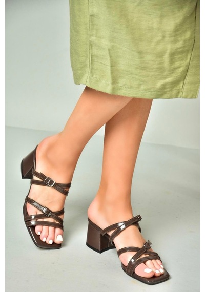 Fox Shoes U590031908 Kahverengi Rugan Kalın Topuklu Kadın Terlik Kahverengi