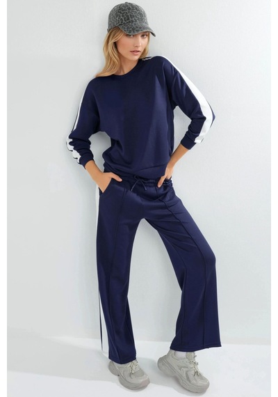Hiccup Modal Dokulu Regular Fit Sweatshirt & Pantolon Takımı Berşan Collection Lacivert Hiccup Modal Dokulu Regular Fit Sweatshirt & Pantolon Takımı Berşan Collection Lacivert