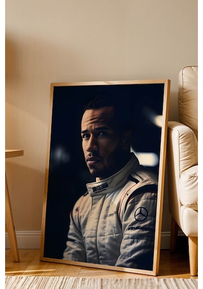 Lewis Hamilton Efsanevi F1 Portresi Çerçeveli Tablo - Lüks Modern Formula 1 Duvar Dekoru Kayın