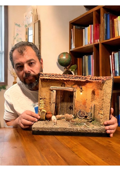 Ahşap Ve Kil Detaylara Sahip Minyatür El Yapımı Rustik Çiftlik Evi Diorama, 3d Koyun Figürler