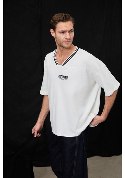 Grimelange Cadız Erkek %100 Organik Pamuklu Kontrast V Yakalı Nakış Detaylı Beyaz T-shirt
