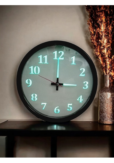 Fosforlu Gece Karanlıkta 5 Saat Parlayan Duvar Saati Plastik 28cm Siyah - Beyaz
