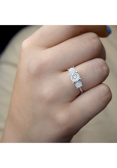 0.25 Ct. Üç Taş Pırlanta Yüzük