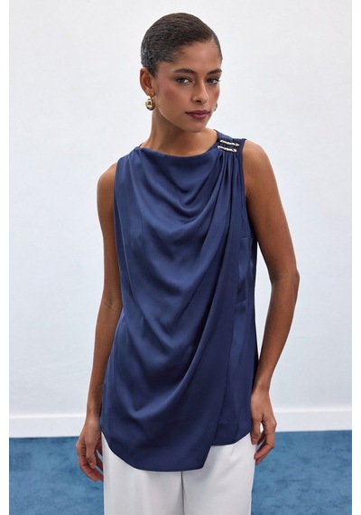 Sateen Aksesuar Detaylı Kolsuz Bluz - Lacivert-136920 Lacivert
