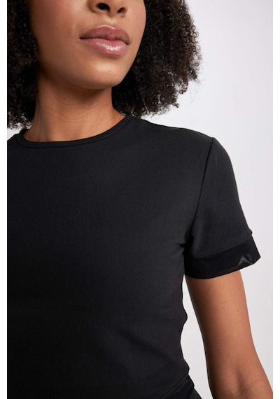 DeFactoFit Crop Bisiklet Yaka Sporcu Kısa Kollu Kadın Tişört - Siyah A2505AX23AUBK81