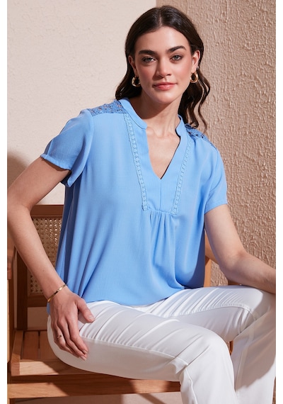 Lela Güpür Detaylı % 100 Pamuk Regular Fit V Yaka Bayan Bluz 611Bz0286 Bebe Mavi
