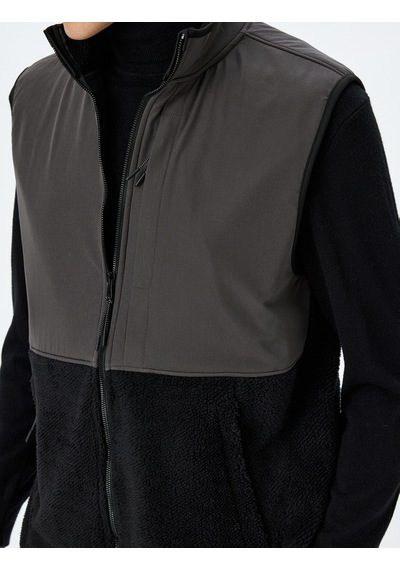 Koton Dik Yaka Fermuarlı Cep Detaylı Renk Kontrastlı Peluş Oversize Spor Yelek Siyah 5wam20007nk Siyah Koton Dik Yaka Fermuarlı Cep Detaylı Renk Kontrastlı Peluş Oversize Spor Yelek Siyah 5wam20007nk Siyah
