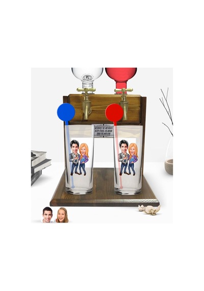 Kişiye Özel Renkli Baskılı Sevgililer Karikatürlü İkili Vodka Bardağı Ve Çift Musluklu Doğal Ahşap Vodka Standı-50