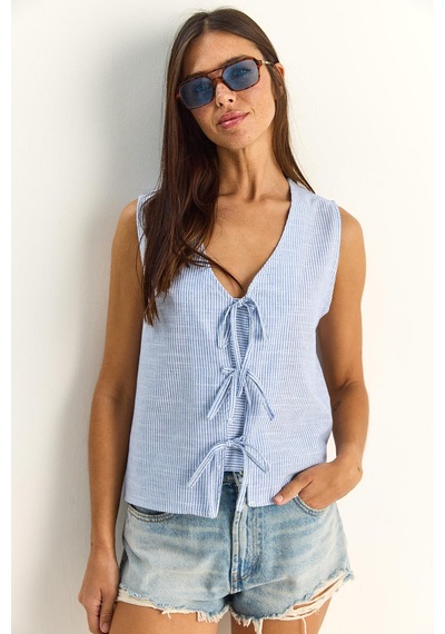 Shade Kadın %100 Pamuk Kalın Askılı Önden Bağlama Detaylı Çizgili Peplum Bluz 60282045 - Beyaz-lacivert Çok Renkli