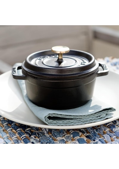 Staub 40500-101-0 Mini Güveç, Yuvarlak Kapaklı 10 Cm, 0,25 L, İndüksiyona Uygun, Mat Siyah Emaye Kap İçi, Siyah Diğer