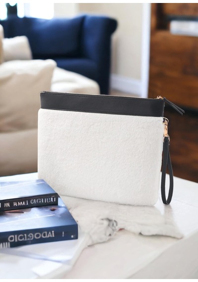 The Mia Peluş Clutch Çanta Beyaz 26x33 CM Beyaz