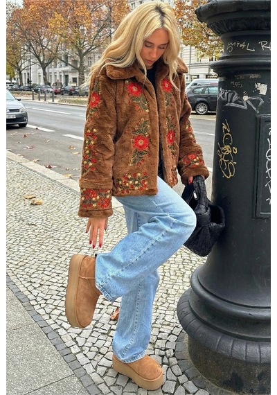 Femelle Kahverengi Nakışlı Vintage Suni Kürk Ceket