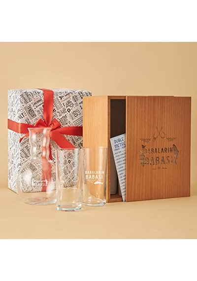 Babaların Babası Esprili Ahşap Kutulu Rakı Seti 2 Adet Kadeh 1 Adet Sürahi Duble Metre Çok Renkli