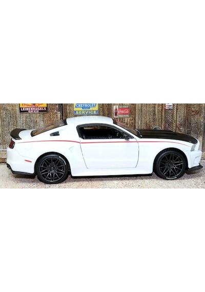 Maisto 2014 Ford Mustang Street Racer Beyaz 1/24 Model Araba