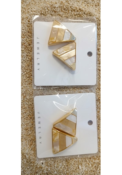 Şehrazat Handmade Çelik Üçgen Pramit Sedefli Gold Küpe Bej