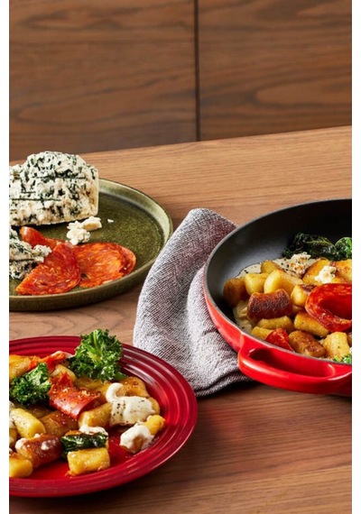 Le Creuset Renkli Dayanıklı Tasarım Seramik Kahvaltı Tabağı 22 Cm Kırmızı