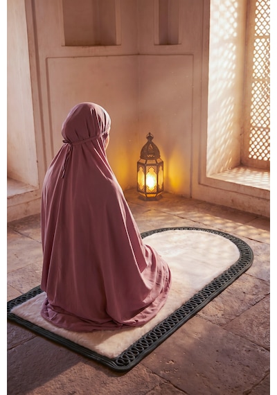 Merplush Mihraplı Peluş Seccade 75x130 Cm Süet Taban Yıkanabilir Yumuşak Namaz Halısı Krem - Haki