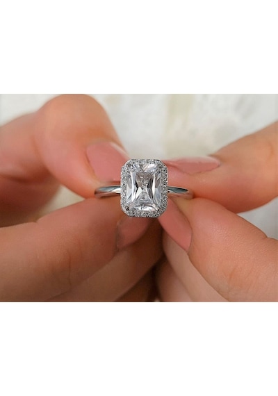 Sirius Pırlanta Ve Emerald Kesim Beyaz Safir Yüzük 0831R0032