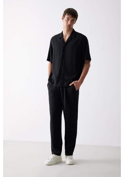 DeFacto Relax Fit Polo Yaka Pamuklu Yazlık Kısa Kollu Siyah Gömlek D8875AX25SMBK81