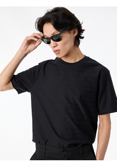 Koton Regular Fit Bisiklet Yaka Pamuklu Kısa Kollu Tişört Siyah 6sam10375mk