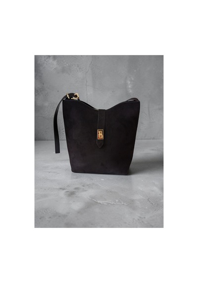 Dilora Premium Nubuk Deri Kadın Omuz Çantası Altın Tokalı Elegant Bucket Model Zamansız Tasarım Siyah