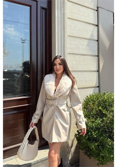 Neşeli Butik Kadın Yaka Kürk Detaylı Düğmeli Kemerli Kısa Deri Kaban Nbstr1009 Bej