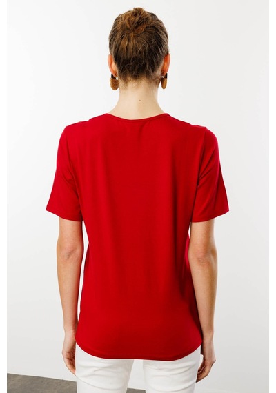 Kadın Açma Yaka Nakış İşlemeli Penye T-shirt Kırmızı Kirmizi