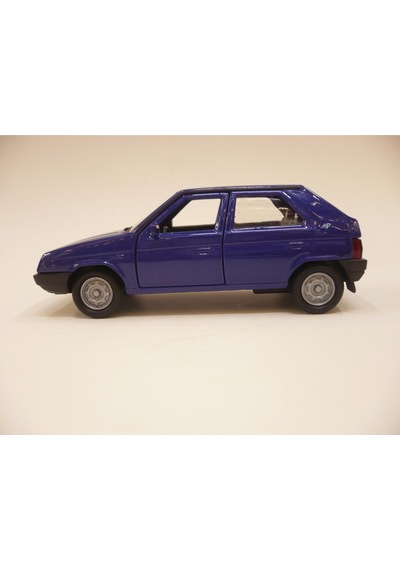 Welly Skoda Favorit Mavi Renk Metal Model Çek Bırak Araba 1/32 - Mavi