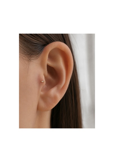 14 Ayar Altın Baget Taş Detaylı Minimal Tragus Piercing Küpe
