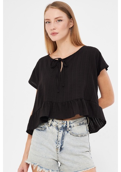 Armonika Kadın Siyah Yarasa Kol Yakası Bağlamalı Eteği Fırfırlı Oversize Crop Bluz Arm-24y001088
