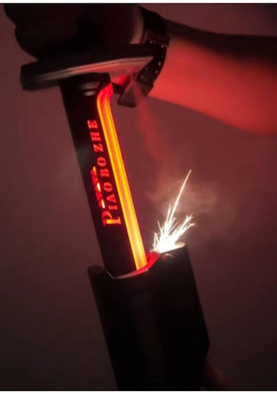 Spark Knife Kıvılcım Duman Çıkaran Metal Çarpışma Sesli Işıklı 80 Cm Işın Kılıcı