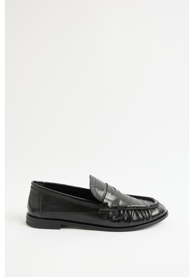 Lutvelizade Loafer 2517 Klasik Deri Görünümlü Oval Burun Siyah Su Yolu Kadın Loafer