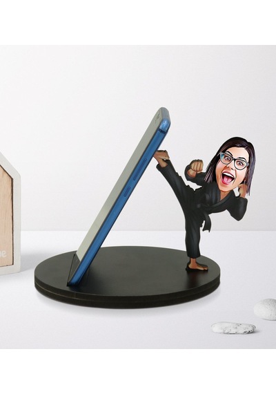 Kişiye Özel Karikatürlü Karateci Ahşap Biblo Telefon Standı