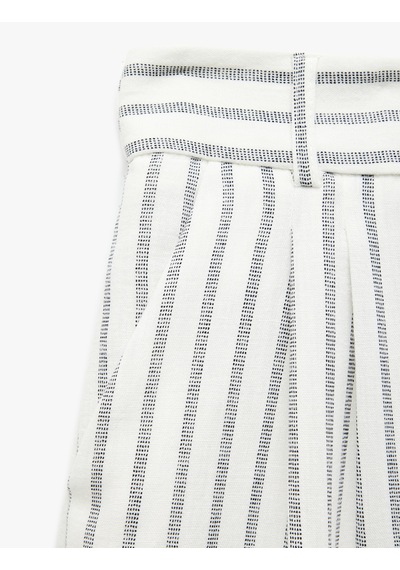 Koton Keten Görünümlü Pileli Cepli Bol Paça Pantolon Siyah Çizgili 5sak40039pw Siyah Çizgili Koton Keten Görünümlü Pileli Cepli Bol Paça Pantolon Siyah Çizgili 5sak40039pw Siyah Çizgili