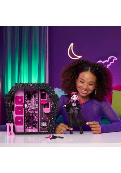 Monster High Muhteşem Gardırop Draculaura Bebek Ve Oyun Seti Jmg6