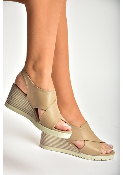 Fox Shoes Y555340503 Bej Hakiki Deri Dolgu Tabanlı Kadın Sandalet