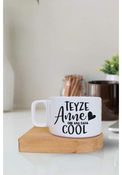 Siyah Teyze Anne Gibi Ama Daha Cool Tasarım Baskılı Ahşap Altlıklı Fincan Beyaz