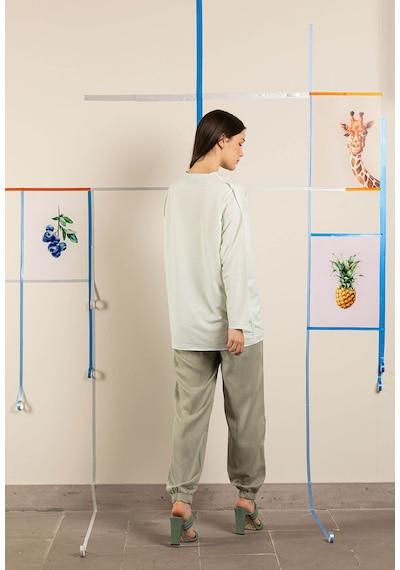 Ters Dikiş Detaylı Yaban Mersini Desenli Sweatshirt Yeşil