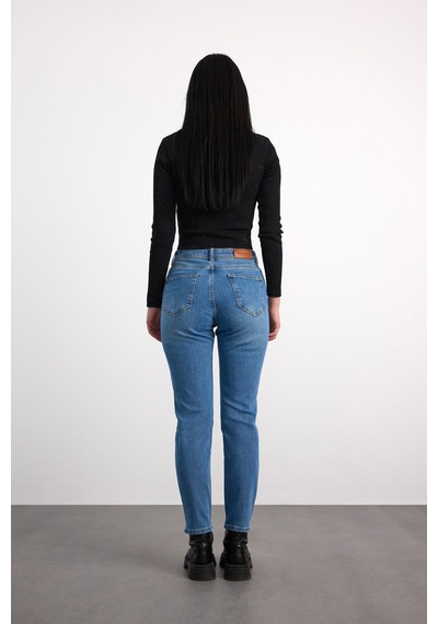 23030-73603 Kadın Mom Fit Hıgh Rıse Tapered Leg Denim Pantolon 23030-73603 Buz Mavi