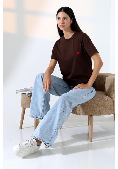 Kadın Kalp Nakışlı Bisiklet Yaka T-shirt Kahverengi