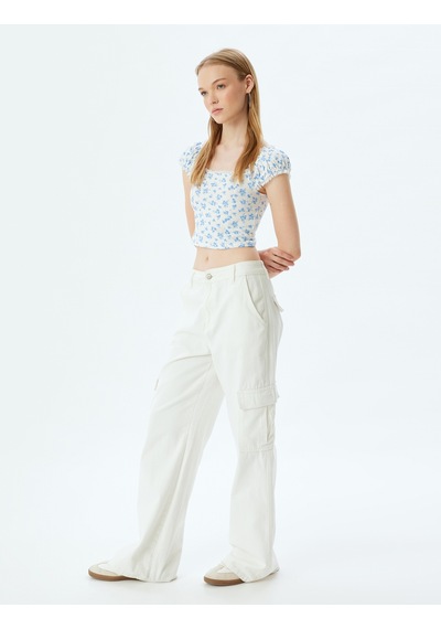 Koton Crop Üst Fırfırlı Kısa Kollu Çiçek Desenli Kare Yaka Slim Fit Mavi Desenli 4sal30382ık Mavi