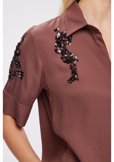 Faik Sönmez Payet Nakış Detaylı Rayon Viskon Kısa Kol Gömlek S26gml029 Us26gml02983 Koyu Kahve Faik Sönmez Payet Nakış Detaylı Rayon Viskon Kısa Kol Gömlek S26gml029 Us26gml02983 Koyu Kahve