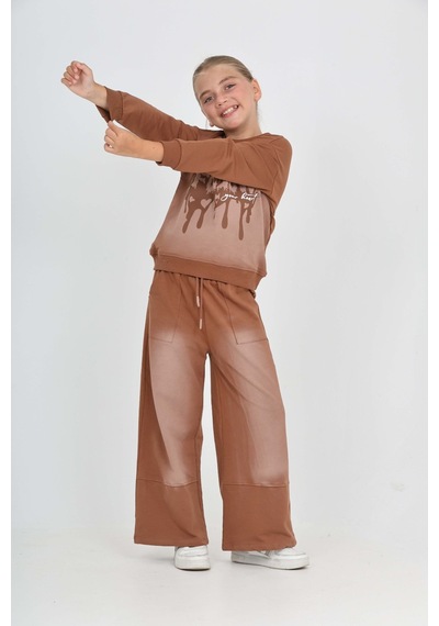 Toontoy Kids Toontoy Kız Çocuk 2'li Takım Eskitme Baskılı Bisiklet Yaka Sweatshirt & Beli Lastikli Cepli Bol Paça Eşofman Altı - 2 İplik Kahverengi Toontoy Kids Toontoy Kız Çocuk 2'li Takım Eskitme Baskılı Bisiklet Yaka Sweatshirt & Beli Lastikli Cepli Bol Paça Eşofman Altı - 2 İplik Kahverengi