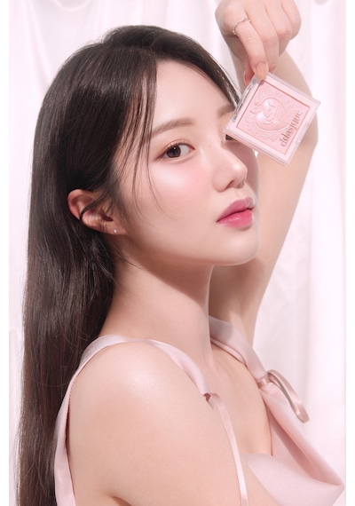 Dasique İnci Taneleriyle Yoğun Işıltı Sunan Özel Tasarımlı Aydınlatıcı Luxe Glow Highlighter 02 Pink Light