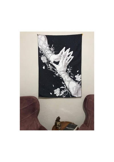 Kavuşan Eller Black And White Desenli Tasarım Duvar Halısı