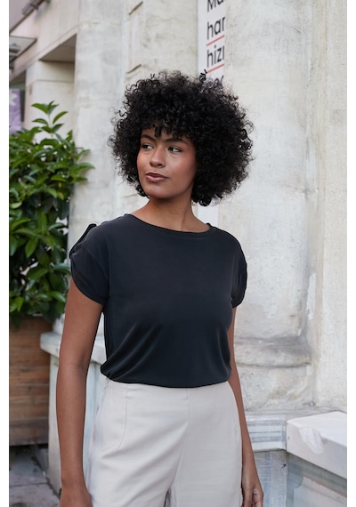 Jument Kadın Modal Penye Geniş Sıfır Yaka Düşük Omuzlu Apoletli Kısa Kol T-shirt Bluz-siyah Siyah Jument Kadın Modal Penye Geniş Sıfır Yaka Düşük Omuzlu Apoletli Kısa Kol T-shirt Bluz-siyah Siyah
