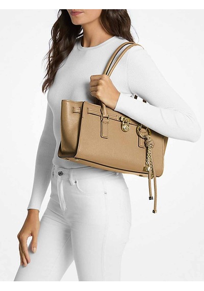 Michael Kors Kadın Marka Logolu Charm Aksesuar Detaylı Günlük Kullanıma Uygun Şık Görünüşlü Bej Omuz Çantası 30f5gnxt0l 297