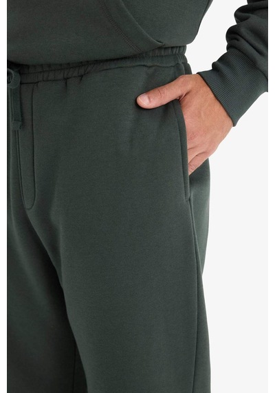 Defacto Regular Fit Beli Bağcıklı Jogger Eşofman Altı E6326ax25augn1155 Yeşil Defacto Regular Fit Beli Bağcıklı Jogger Eşofman Altı E6326ax25augn1155 Yeşil