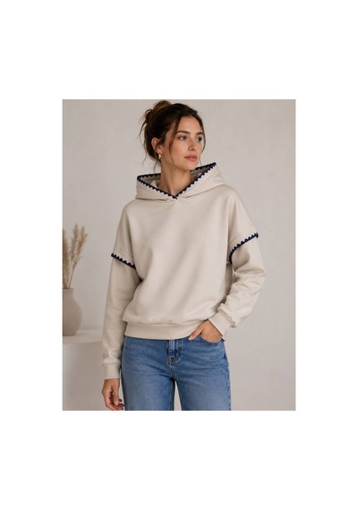 Herkesemoda Yaka Ve Kol Nakış Detaylı Kapüşonlu 2 İplik Şardonlu Sweatshirt Bej